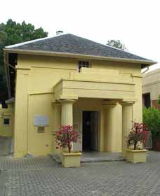 Old Court House Law Museum - Accommodation QLD 0