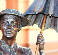 Mary Poppins Statue - Accommodation QLD