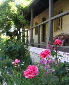 Raglan Gallery And Cultural Centre - Accommodation QLD 2