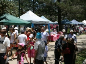 Broadbeach Art And Craft Markets - Accommodation QLD 3