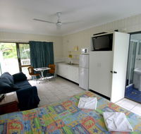 Tropical Palms Inn - Accommodation QLD