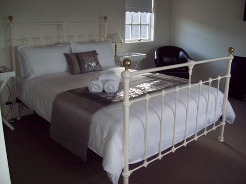 Calgary Accommodation & Killara Accommodation - Accommodation QLD 1