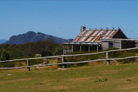 Australis 4WD Adventures - Accommodation QLD 6