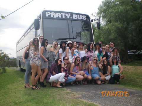 R & R Bus And Leisure Hire - Accommodation QLD 1
