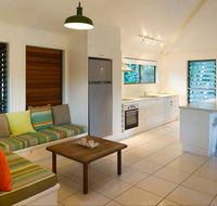The Retreat Beach Houses - Accommodation QLD
