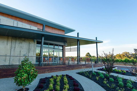 Swan River Cruise To Mandoon Estate Including Lunch At Homestead Brewery - Accommodation QLD 1