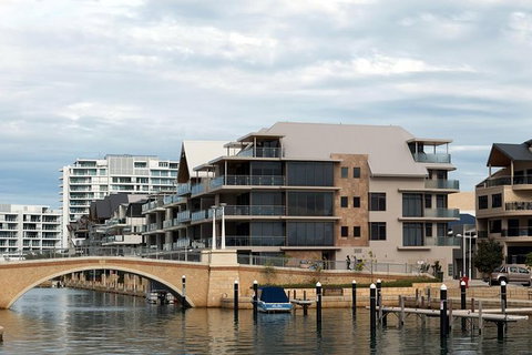 Full-Day Mandurah Dolphins, Chocolate & Fremantle Tour - Accommodation QLD 1