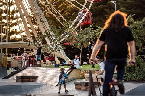 Fremantle Ferris Wheel - Accommodation QLD 4