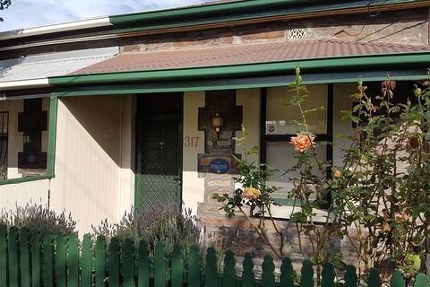 Adelaide Walking Tour: East End Escapade - Accommodation QLD 4