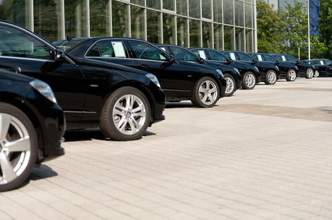 Luxury Movie World Transfers To And From Brisbane CBD Hotel For Up To 4 Ppl - Accommodation QLD 1