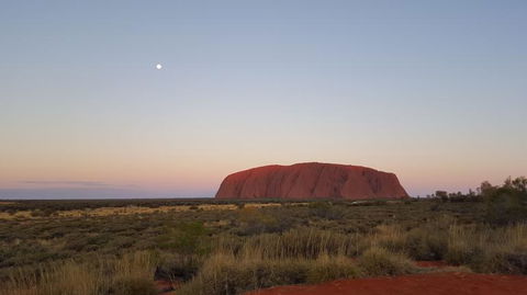 Uluru (Ayers Rock) Sunset With Outback Barbecue Dinner And Star Tour - Accommodation QLD 2