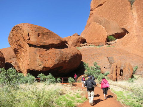 Full Uluru Base Walk At Sunrise Including Breakfast - Accommodation QLD 3