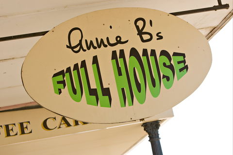 Annie B's Full House - Accommodation QLD 1