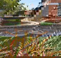 Bauer and Wiles Memorial Fountain - Accommodation QLD