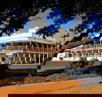 Condobolin - Accommodation QLD
