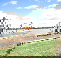 Gum Bend Lake - Accommodation QLD