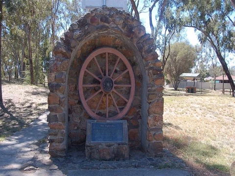 Jindera Pioneer Cairn - Accommodation QLD 0