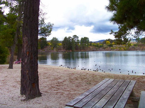 Lake Sambell - Accommodation QLD 2