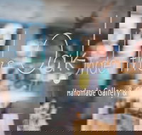 Under The Oak Handmade Gallery and Gifts - Accommodation QLD