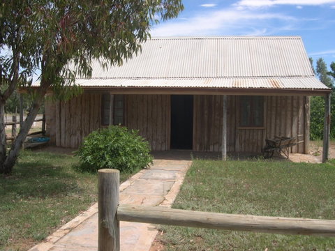 Early Settlers Cottage (Solly's Hut) - Accommodation QLD 0