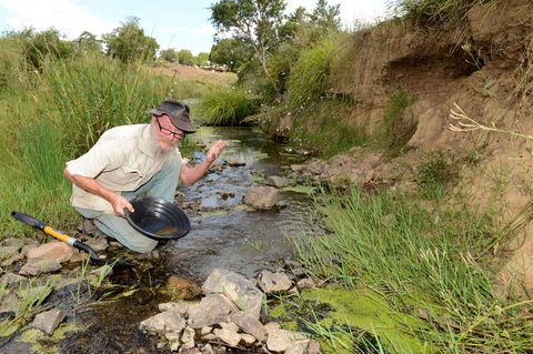 Gold Panning, Deep Creek - Accommodation QLD 0