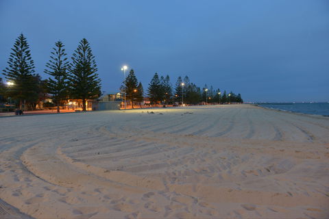 Altona Beach - Accommodation QLD 1