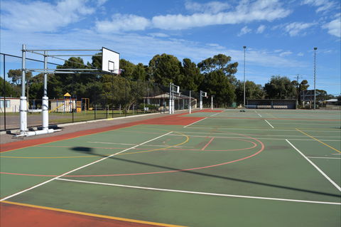 Cleve Sporting Facilities - Accommodation QLD 0