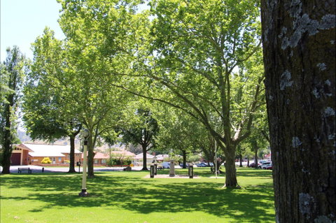 Tallangatta Triangles Park - Accommodation QLD 0