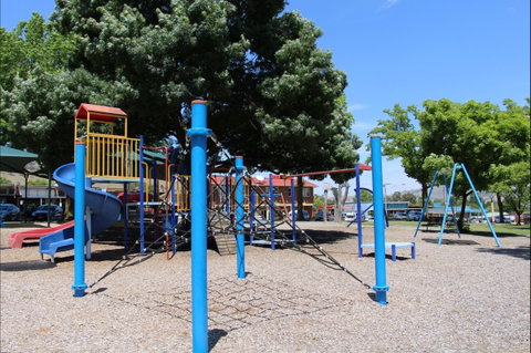 Tallangatta Triangles Park - Accommodation QLD 2