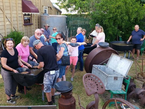 The Miner's Cottage - Accommodation QLD 2