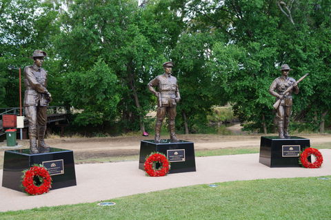 VC Memorial Park - Honouring Our Heroes - Accommodation QLD 0
