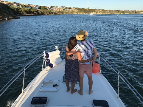 Cruising The  Swan River In At Sunset With Boutique Cruise - Accommodation QLD 2