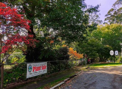 George Tindale Memorial Gardens - Accommodation QLD 0