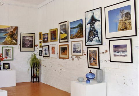 Lovett Gallery Cygnet - Accommodation QLD 2