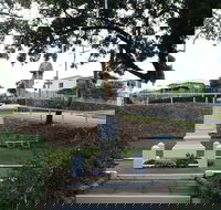 Manly War Memorial - Accommodation QLD