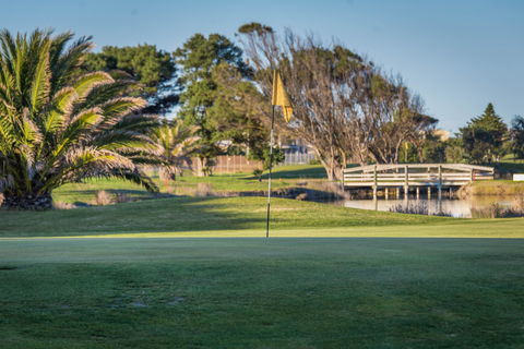 South Lakes Golf Club - Accommodation QLD 0