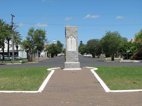 War Memorial And Heroes Avenue, Roma - Accommodation QLD 0