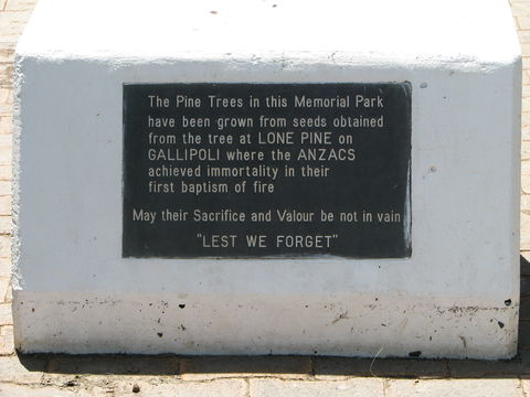 War Memorial And Heroes Avenue, Roma - Accommodation QLD 1