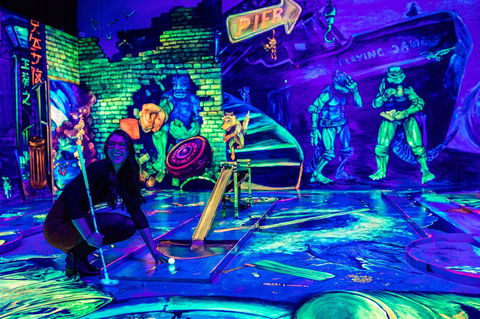 Glowing Rooms 3D Mini Golf - Accommodation QLD 1
