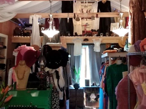 Mauzie's Most Marvellous Vintage - Accommodation QLD 0