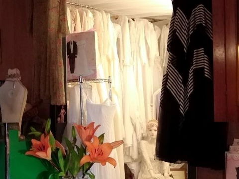 Mauzie's Most Marvellous Vintage - Accommodation QLD 1