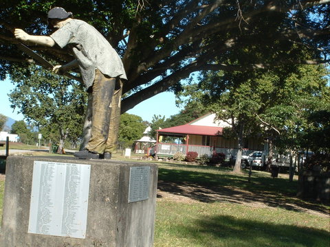 Cane Cutter Memorial - Accommodation QLD 1
