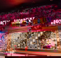 Holey Moley Charlestown - Accommodation QLD