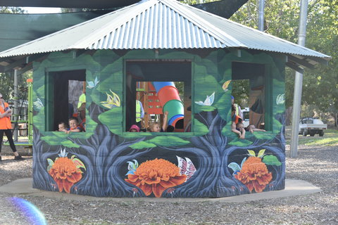 Howlong's Enchanted Hut - Accommodation QLD 0