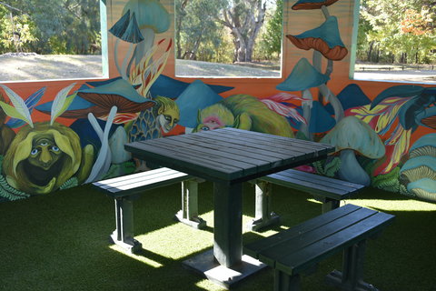 Howlong's Enchanted Hut - Accommodation QLD 1