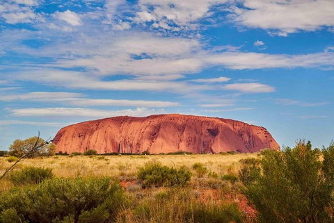 Explore Uluru: 7 Hours Guide Tour At Sunrise With Light Breakfast - Accommodation QLD 1