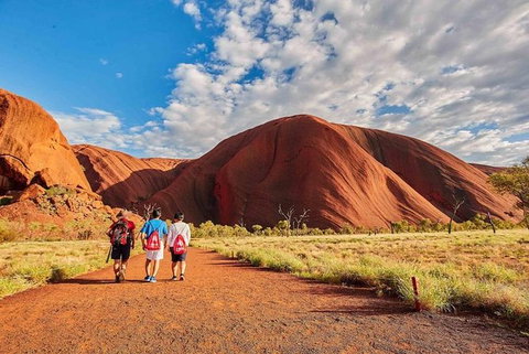 Explore Uluru: 7 Hours Guide Tour At Sunrise With Light Breakfast - Accommodation QLD 3