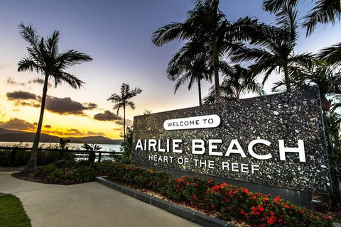 Airport Transfers - One Way Share Shuttle Service - Accommodation QLD 1