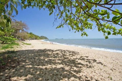 Airport Transfer - Palm Cove, Kewarra Beach & Trinity Beach To Cairns Airport - Accommodation QLD 3