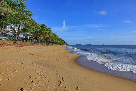 Airport Transfer - Palm Cove, Kewarra Beach & Trinity Beach To Cairns Airport - Accommodation QLD 7